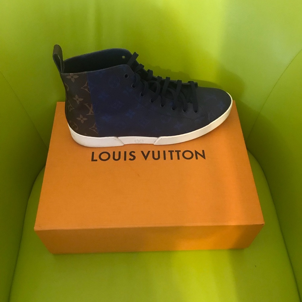 AUTHENTIC HIGH TOP MENS LOUIS VUITTON SNEAKER!